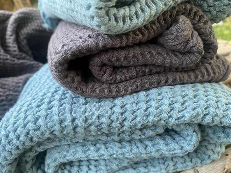Flat Woven Bath Towel / Throw in Pastel Stripe, Dark Grey/Blue – Yali  Stonington